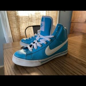 Nike Women’s Blue Hi Top Sneakers Size 7